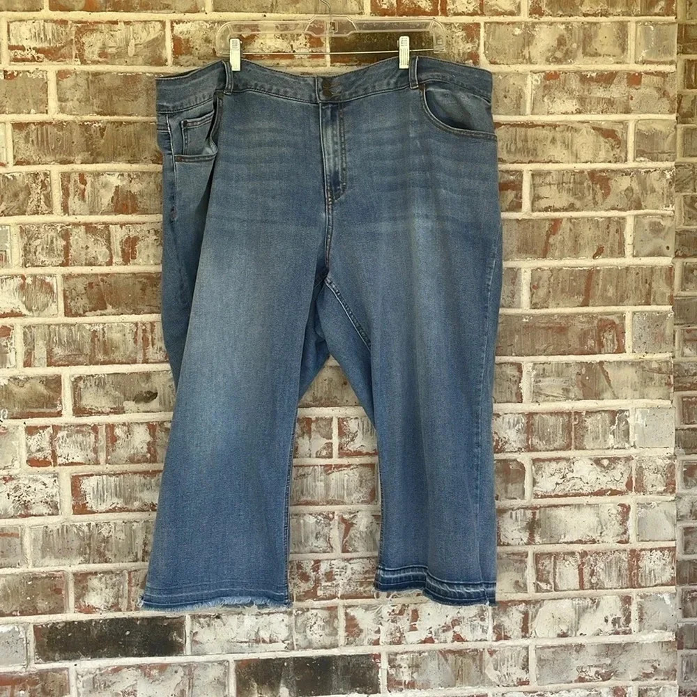 Est. 1946 Curvy Blue Denim Cropped Jeans